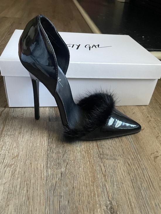 Nasty Gal Shoes - Black patent with fur pumps heels